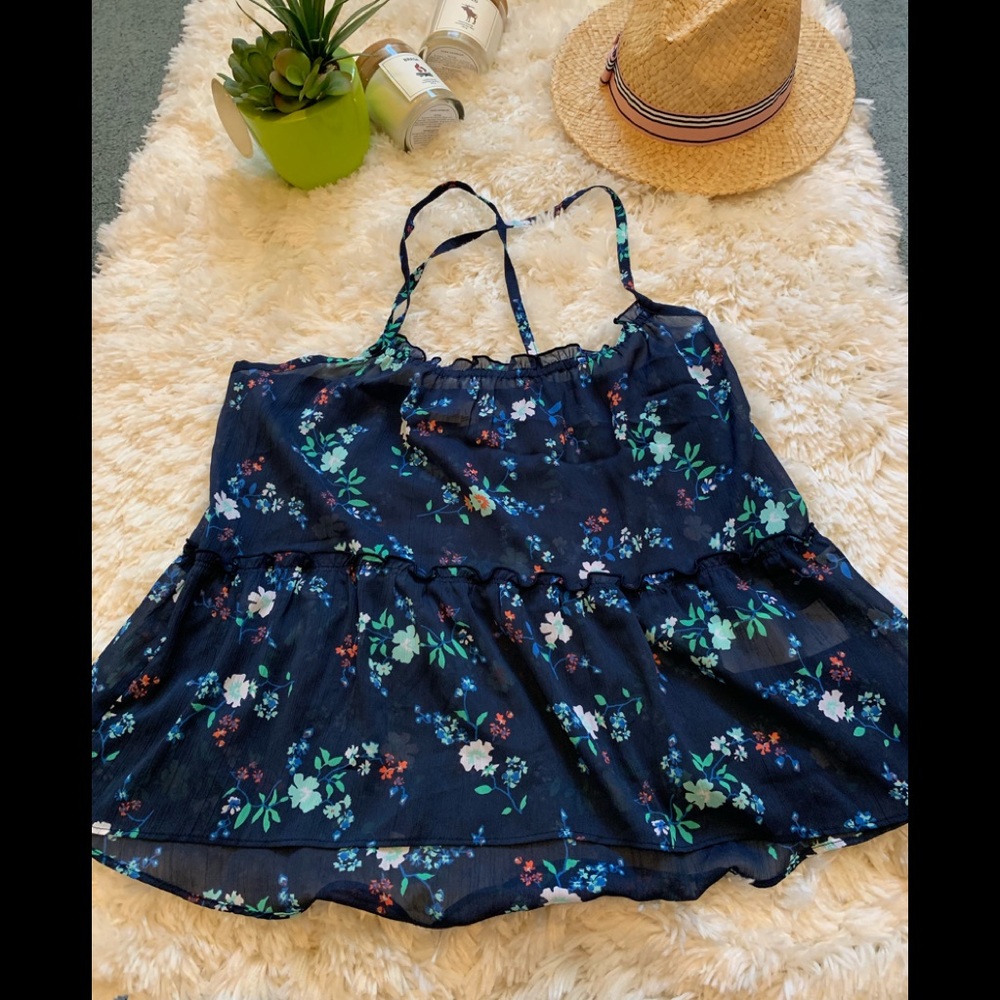 Hollister floral summer top🌷🌷